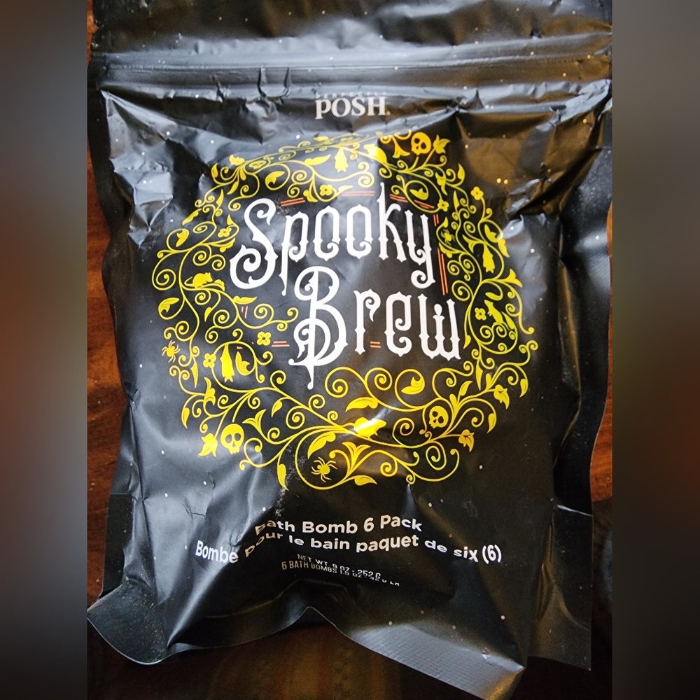 🍑NEW Perfectly Posh Spooky Bath Set - Picture 4 of 5